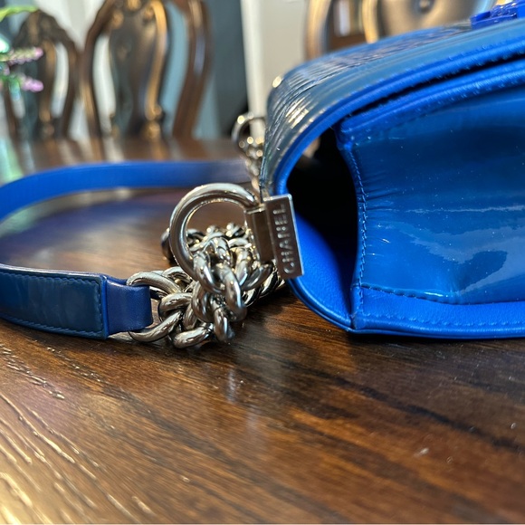 💗SOLD 💗 Patent Calfskin Quilted Medium Plexiglass Boy Flap Blue - Picture 13 of 13